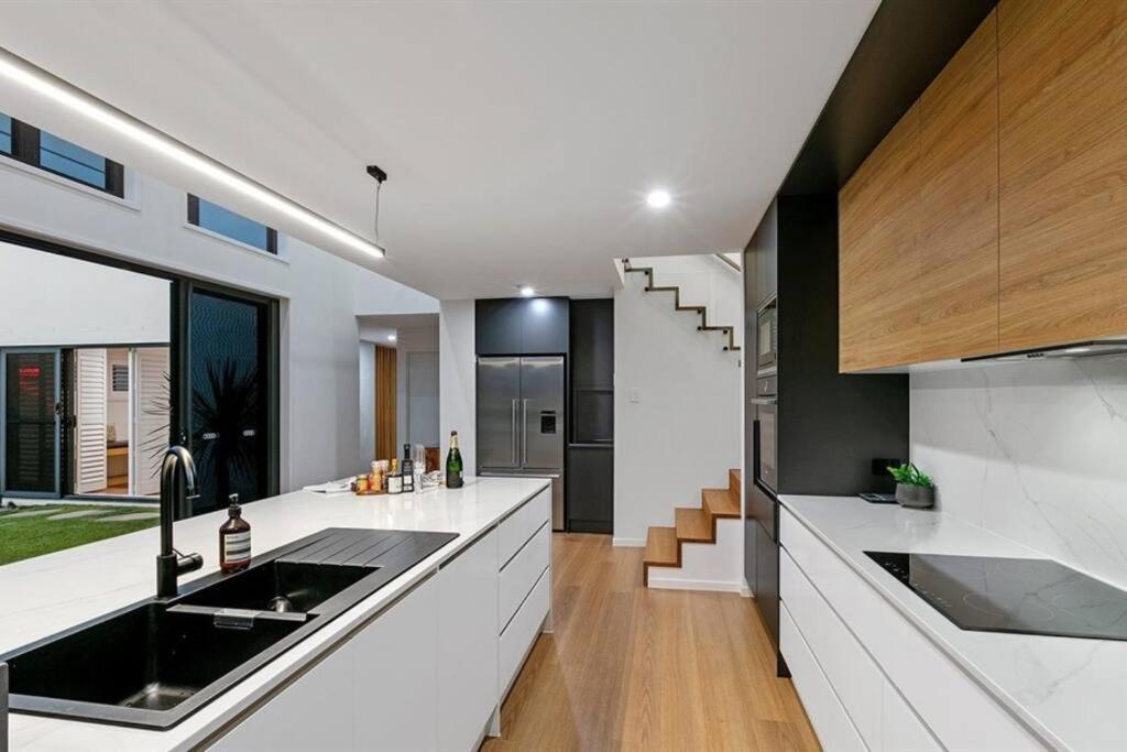 Beachside Buddina Luxury Family House 5 Bedrooms Exterior photo