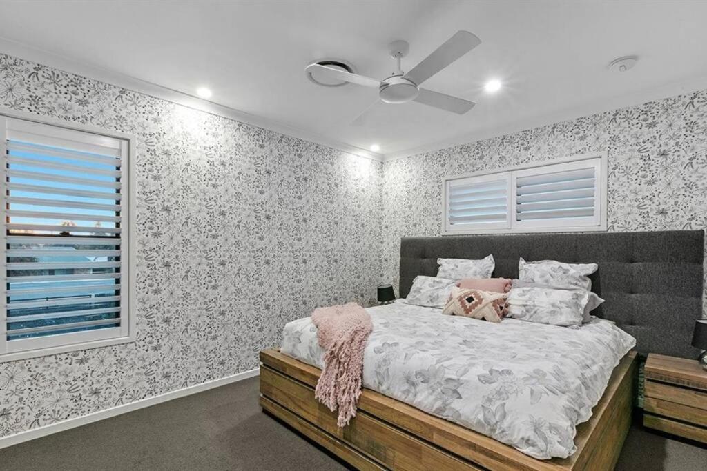 Beachside Buddina Luxury Family House 5 Bedrooms Exterior photo